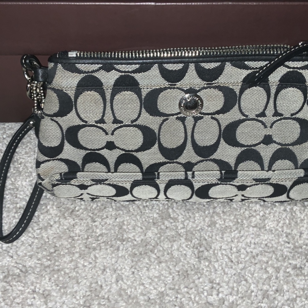Coach wristlet - Picture 2 of 3
